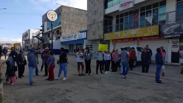 Bloqueo en La Providencia por protesta contra baches.
