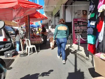 Vendedores ambulantes en Mercado Benito Juárez