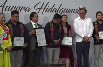 trío huasteco de Hidalgo recibe máxima distinción por llevar el huapango a Europa y América
