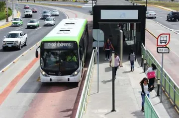 Menchaca promete cambio de imagen y renovación del Tuzobús: defiende renta de 80 unidades por 662.4 mdp