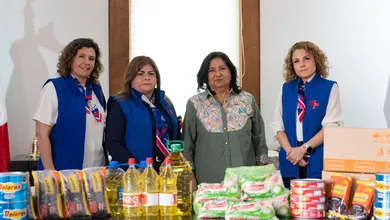 Integrantes de CruzHada llevan viveres al DIFH