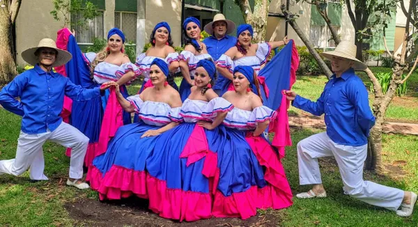 Bailarines folclóricos