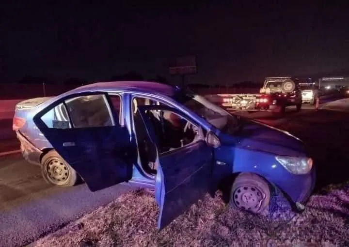 Abandonan auto con arma e inhibidor de señal tras choque en Tizayuca