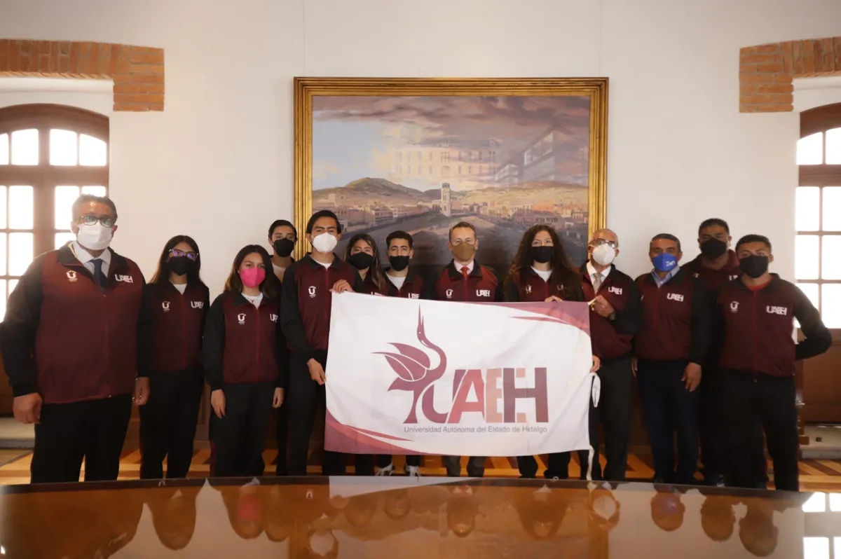 Abanderan a atletas de UAEH para Universiada Regional