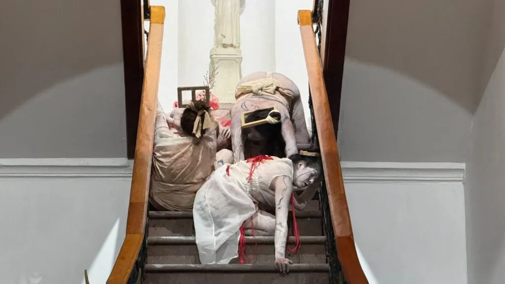 “Heridas”: la exposición que convierte la cicatriz en identidad