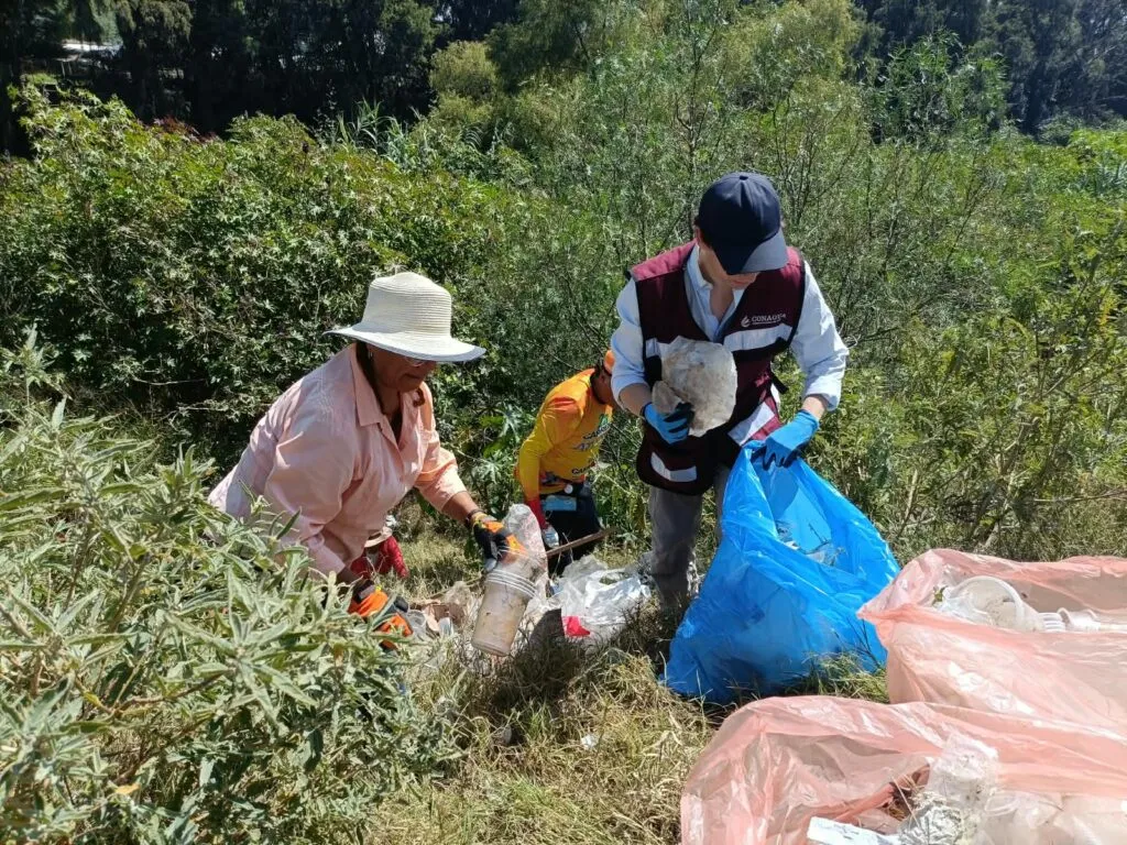 Encuentran basurero clandestino junto al río Tula y descubren qué tiraban ahí