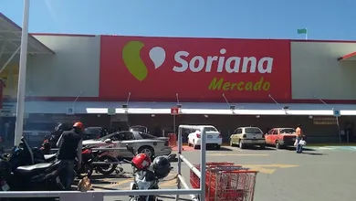 Policía detiene a menor en Soriana por presunto robo.