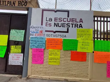 Padres de familia explotan por sobrecupo en telesecundaria de Hidalgo