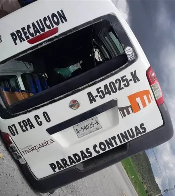 Choque entre colectiva y camioneta deja cuatro lesionados en la Pachuca-Ciudad Sahagún