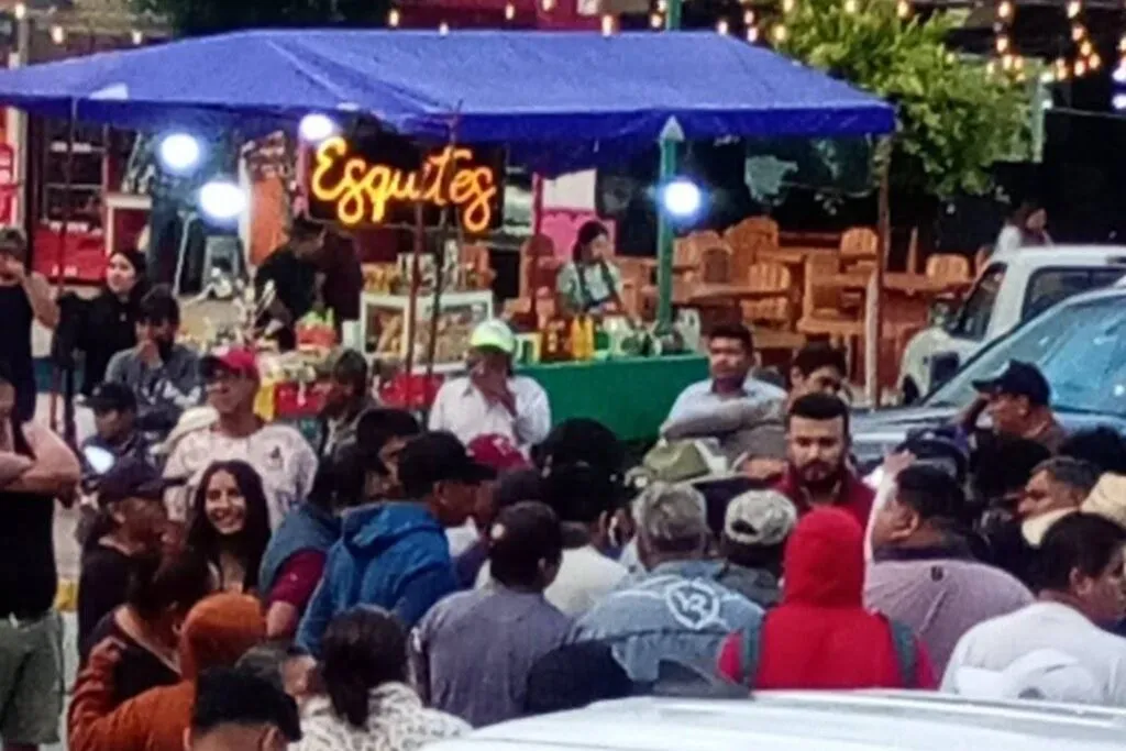 Bloquean carretera Actopan-Ixmiquilpan, pobladores exigen obras