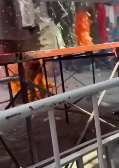 Sin protocolos: el accidentado carnaval de San Bartolo donde “apagaron” el fuego con cerveza