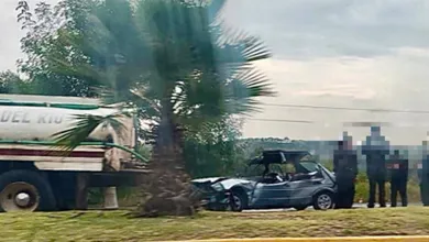 Choque entre auto y pipa deja un muerto