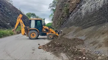Derrumbe en carretera