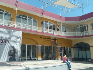 Intervienen Centro Cultural Ricardo Garibay en Tulancingo con color partidista