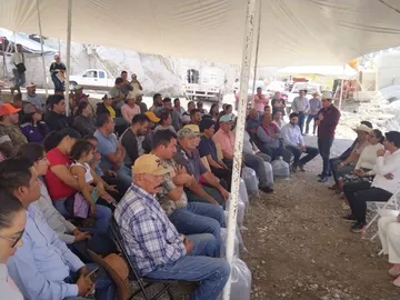 Realizan entrega de crianza de peces en Zimapán