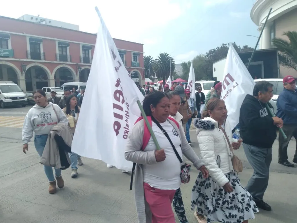 Un informe más entre mariachi, selfies y zancos, en Plaza Juárez; el tercer año de Julio Menchaca