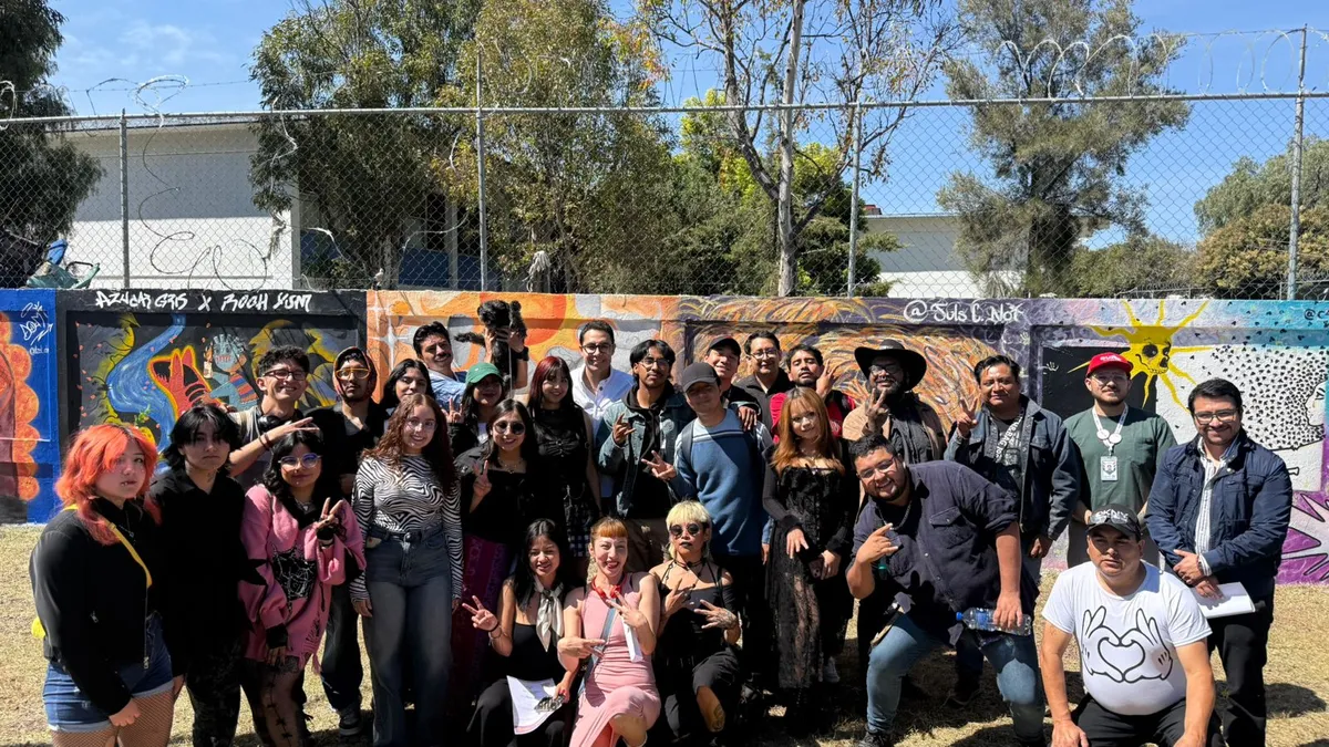 Muralistas pintan obras del Día de Muertos en el Sendero de Las Américas, Pachuca