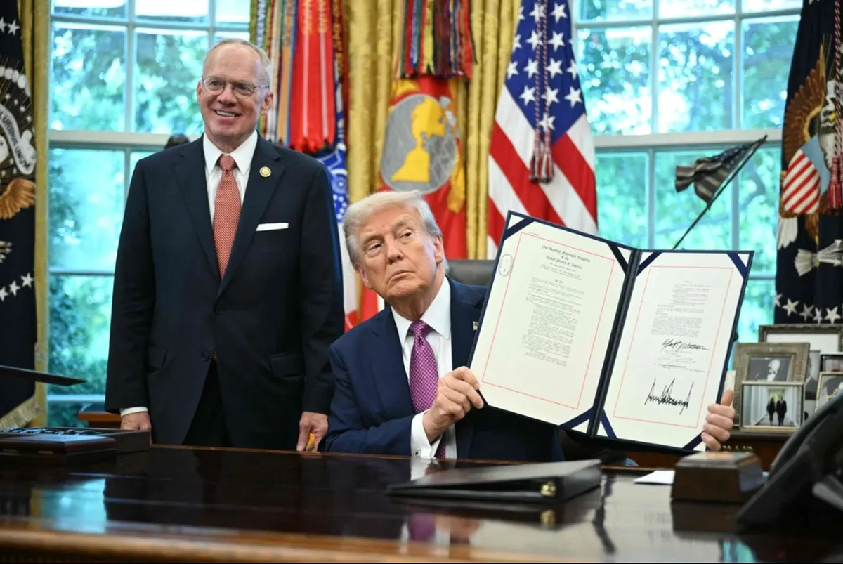 Donald Trump firma orden para cambiar el nombre del Pentagono al Departamento de Guerra