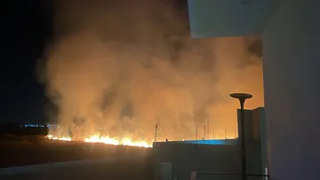 Pachuca: incendio a un costado de plaza Explanada genera preocupación entre vecinos