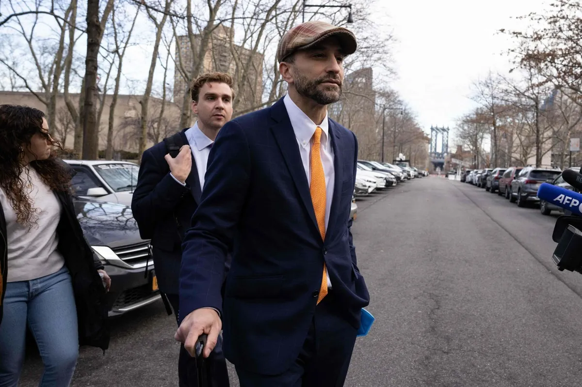 Andrés Manuel López Obrador sostiene la denuncia contra César De Castro y que si obtiene recursos económicos por ese proceso serán entregados a las víctimas de la violencia. Foto: La Jornada