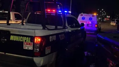 Elementos de emergencia atienden un accidente entre motocicletas en Tizayuca.