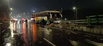 Autopista México-Pachuca: camión ODT se estrella contra muro