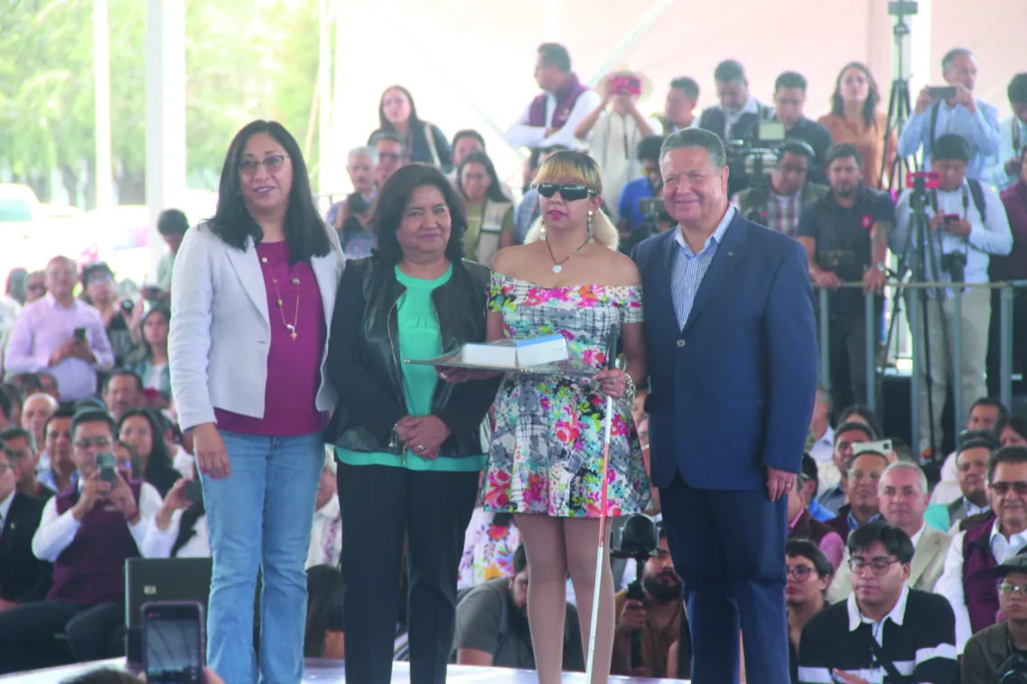 Menchaca garantiza inversión en carreteras y caminos para 2024