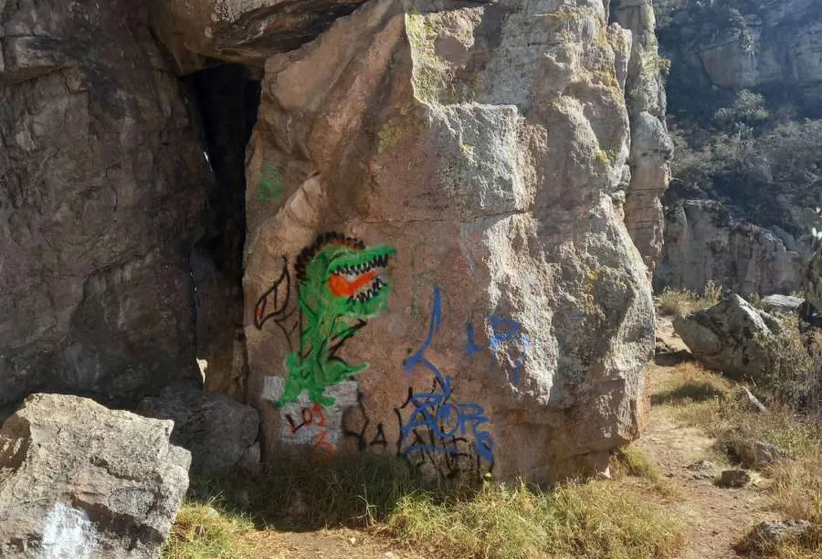 Grafitean sitio arqueológico Huapalcalco en Tulancingo