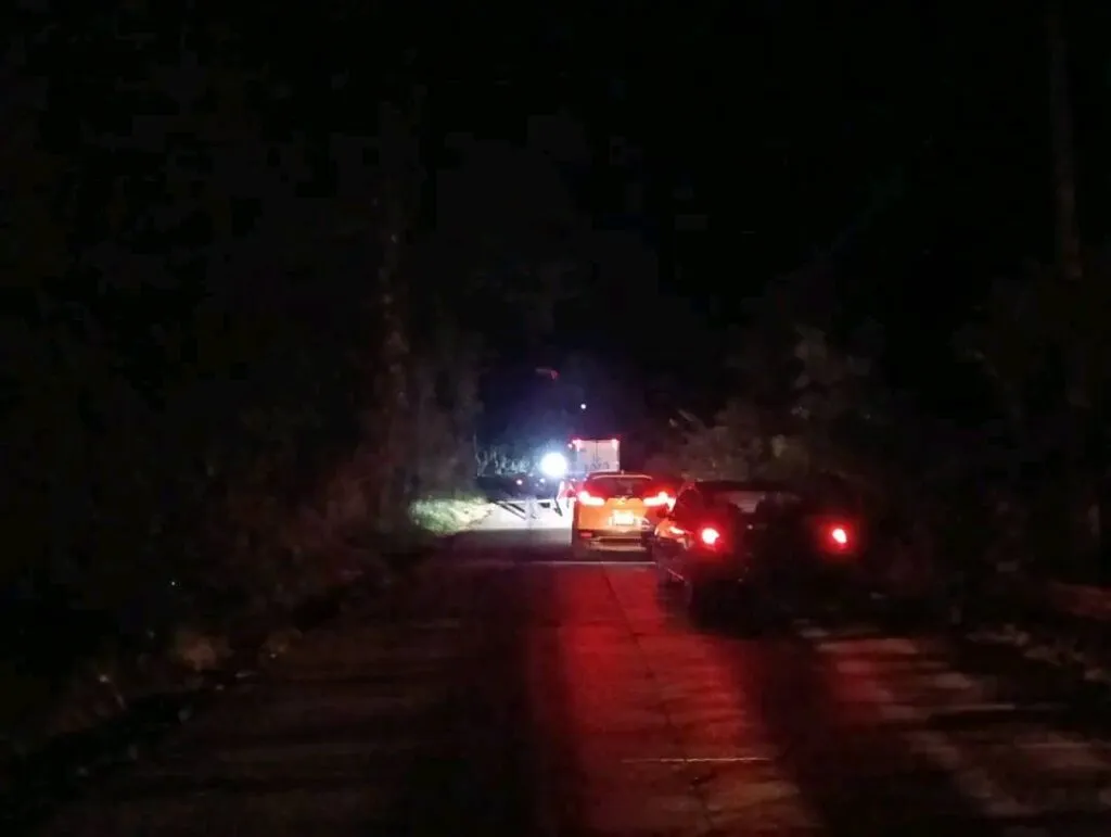 Desgajamiento de cerro provoca cierre total en la carretera Huautla-Tuxpan