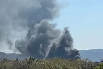 Fuerte incendio en Ixmiquilpan moviliza a cuerpos de emergencia