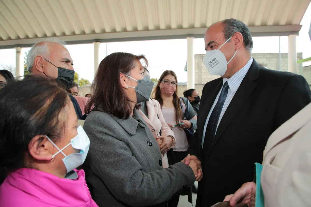 SEPH entrega equipo a 28 escuelas de la región de Tulancingo