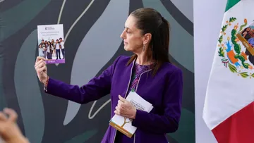 Sheinbaum presentó los resultados de la consulta sobre el uso de celulares en escuelas al iniciar el ciclo escolar 2026-2027.