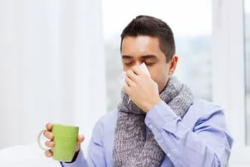 Hombre enfermo de vías respiratorias
