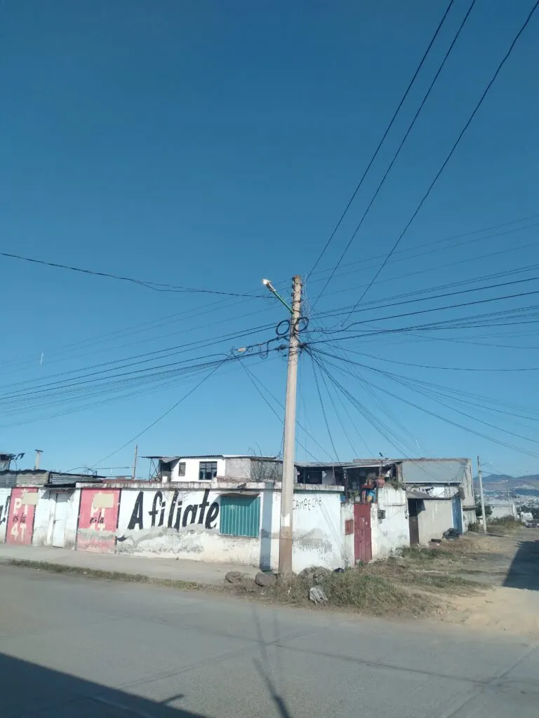 Falla en alumbrado público de Tulancingo: lámparas permanecen encendidas las 24 horas