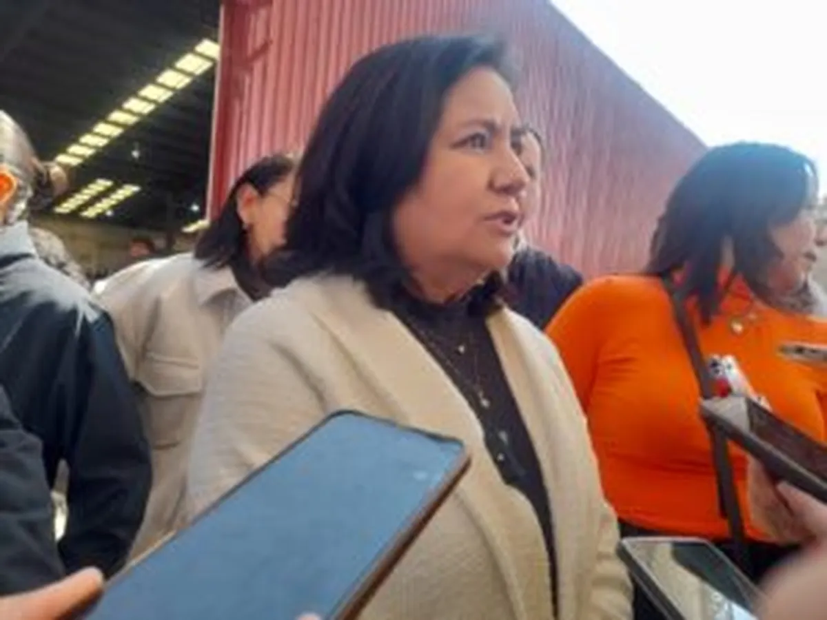 DIF Hidalgo entrega iniciativa al Legislativo para agilizar adopciones