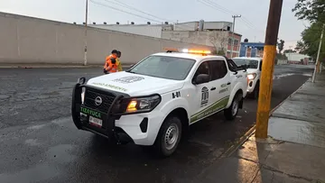 Fuertes olores químicos encendieron las alertas en Tizayuca. Tras horas de inspección, autoridades clausuraron parte de una empresa en la Zona Industria