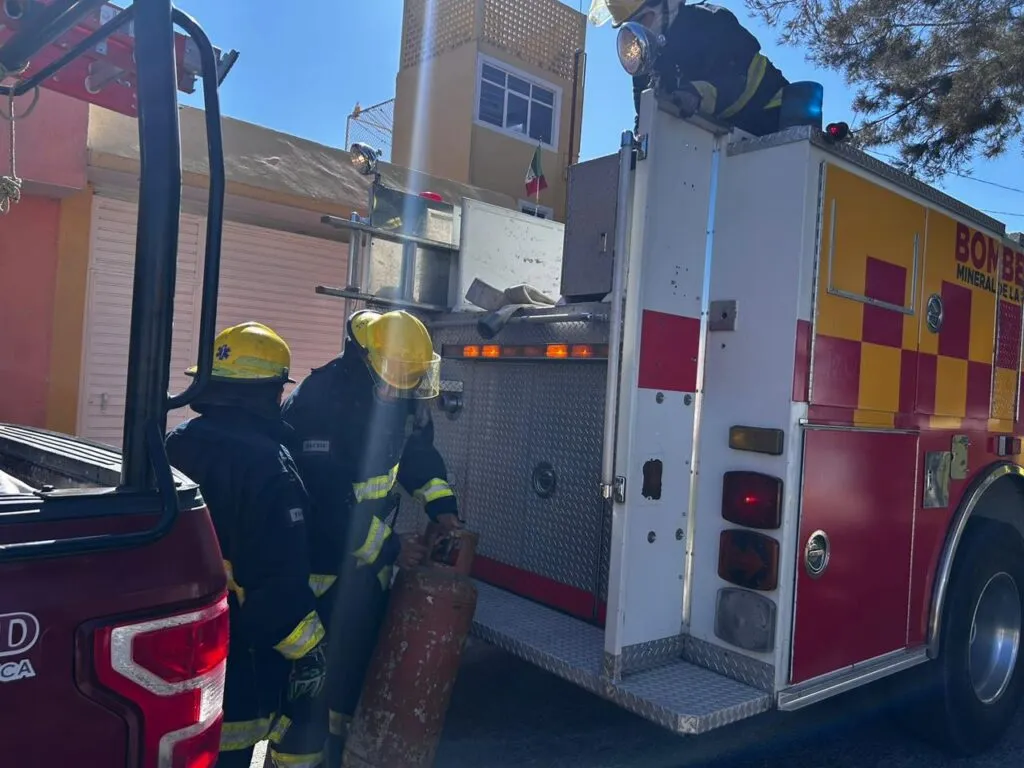 Controlan incendio por fuga de gas en vivienda de Mineral de la Reforma