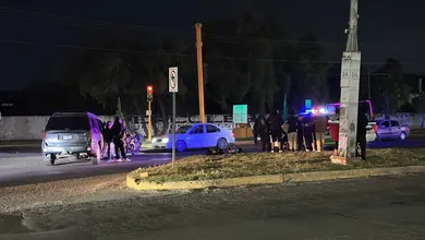 Otro accidente en una zona de riesgo. Un motociclista cayó al pavimento tras ser impactado por una camioneta en Tizayuca.