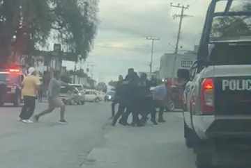 Riña entre civiles y policías estatales en Tlaxcoapan