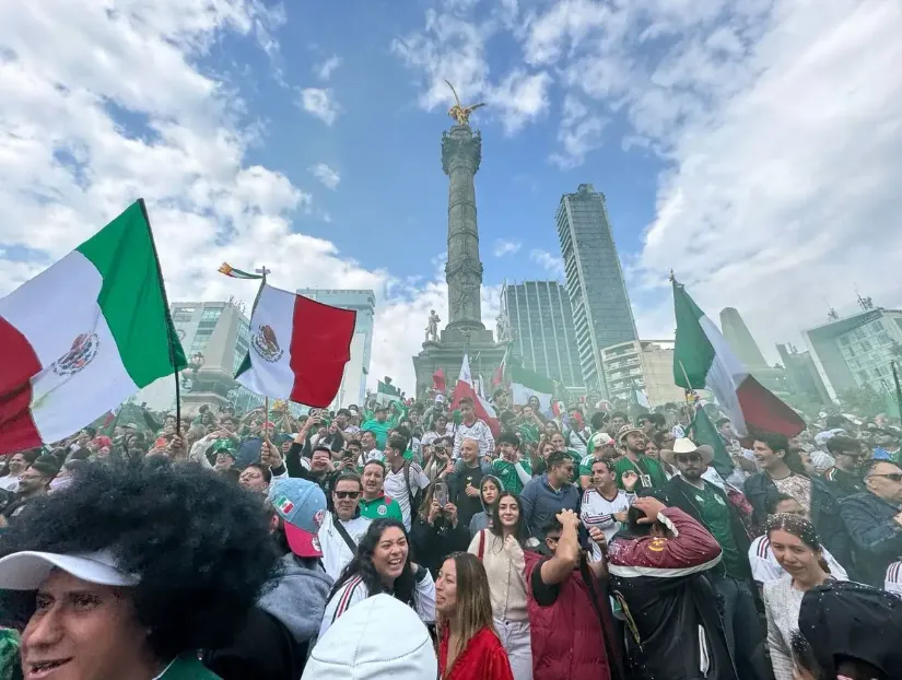 Con lluvia incluida, aficionados celebran al Tricolor tras el debut del Mundial 2026