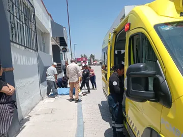 Mujer pierde la vida en vía pública en Pachuquilla; presumen infarto