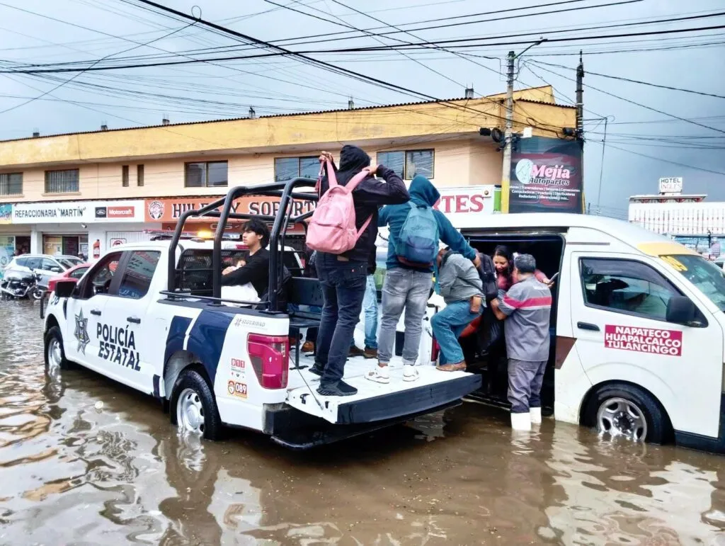 Aguacero colapsa Tulancingo; calles y avenidas quedan bajo el agua
