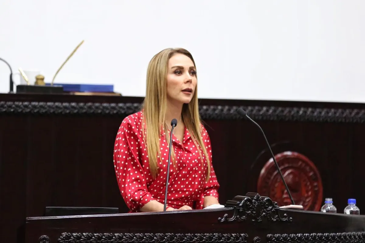 Jessica Blancas presenta información a la ASEH por la Estafa Siniestra.