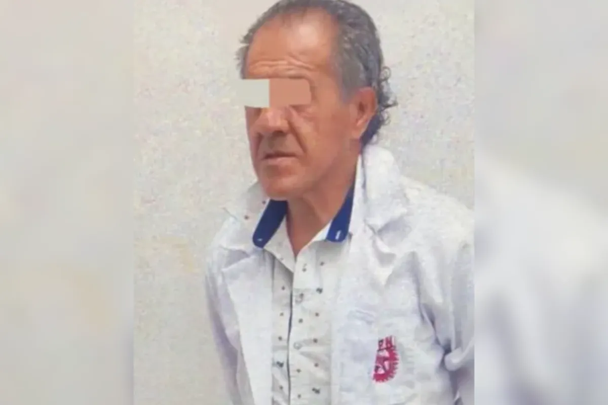 Un hombre disfrazado con bata médica fue detenido tras robar un CPU en el Hospital General de Tula.