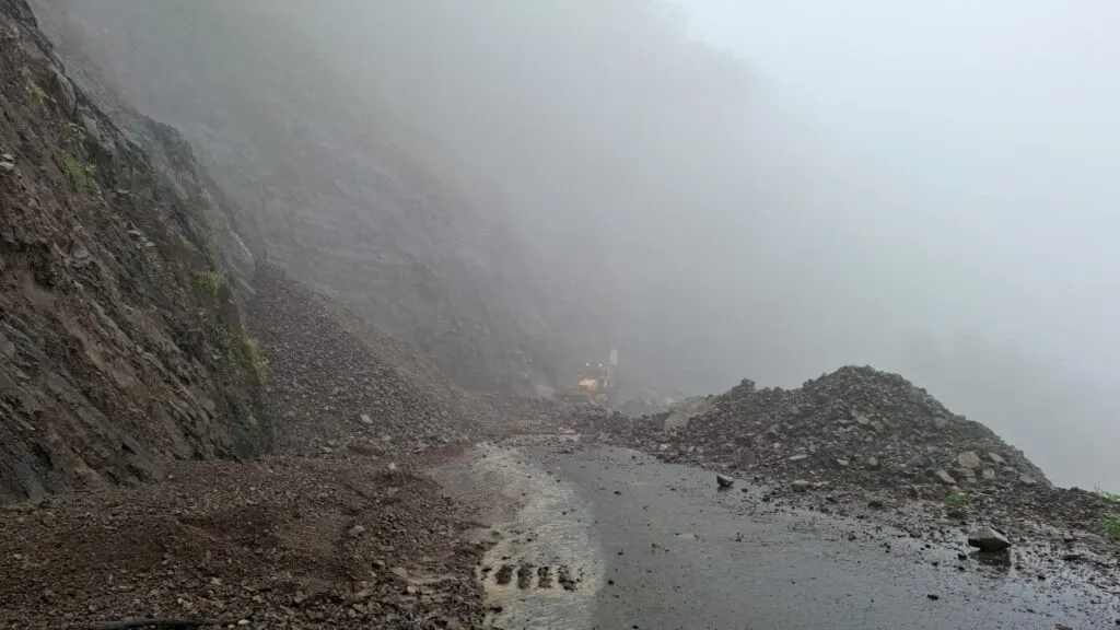Lluvias provocan derrumbes y bloqueos en 12 municipios de Hidalgo