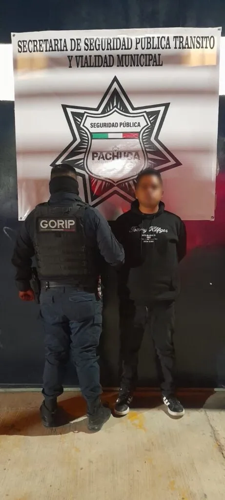 Aseguran en Pachuca vehículo con reporte de robo en Veracruz; hay un detenido