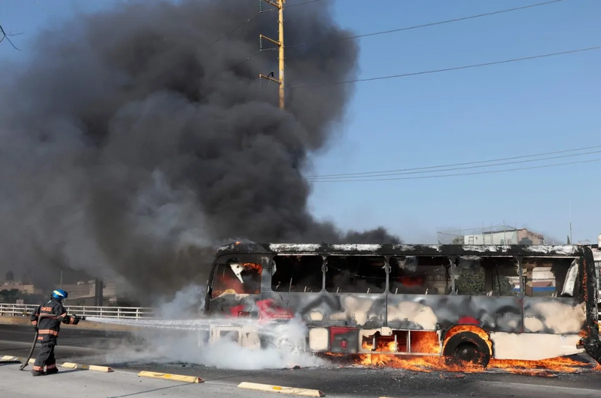 Activos, 21 bloqueos carreteros en Jalisco tras operativo en que murió ‘El Mencho’