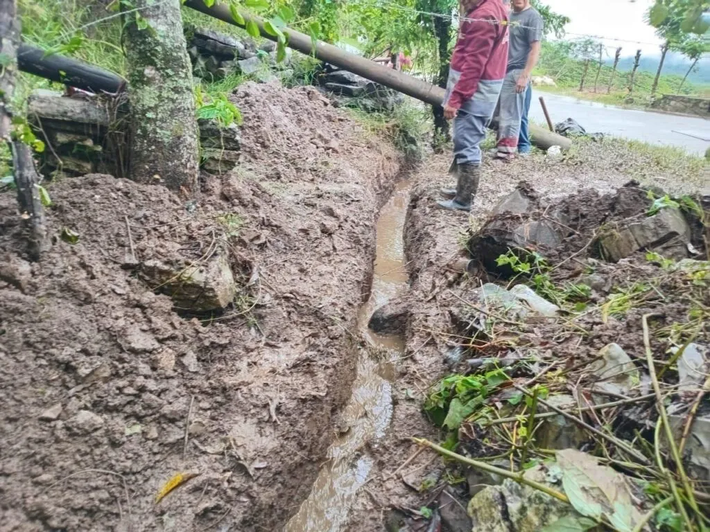 Lluvias provocan derrumbes y bloqueos carreteros en varios municipios de Hidalgo