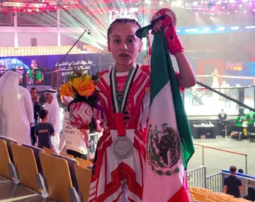 “La Demoledora” hace historia: niña de Tulancingo logra plata en mundial de MMA en Abu Dhabi