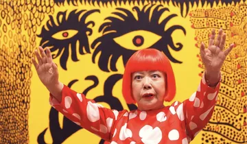 Murió a los 97 años la artista japonesa Yayoi Kusama; hizo de los lunares y redes su sello personal